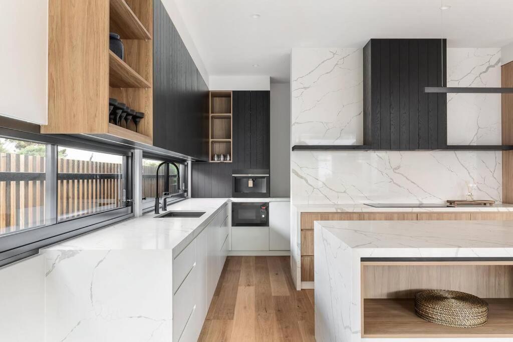 Kirks On Park - Brand New Luxury Home, Great Location ซอร์เรนโต ภายนอก รูปภาพ