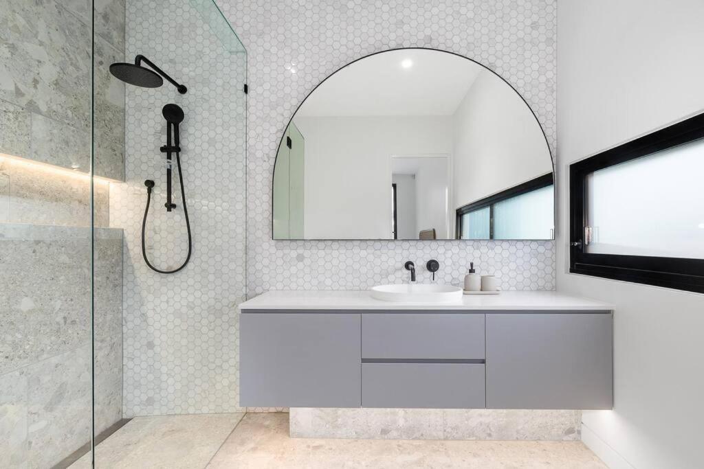 Kirks On Park - Brand New Luxury Home, Great Location ซอร์เรนโต ภายนอก รูปภาพ