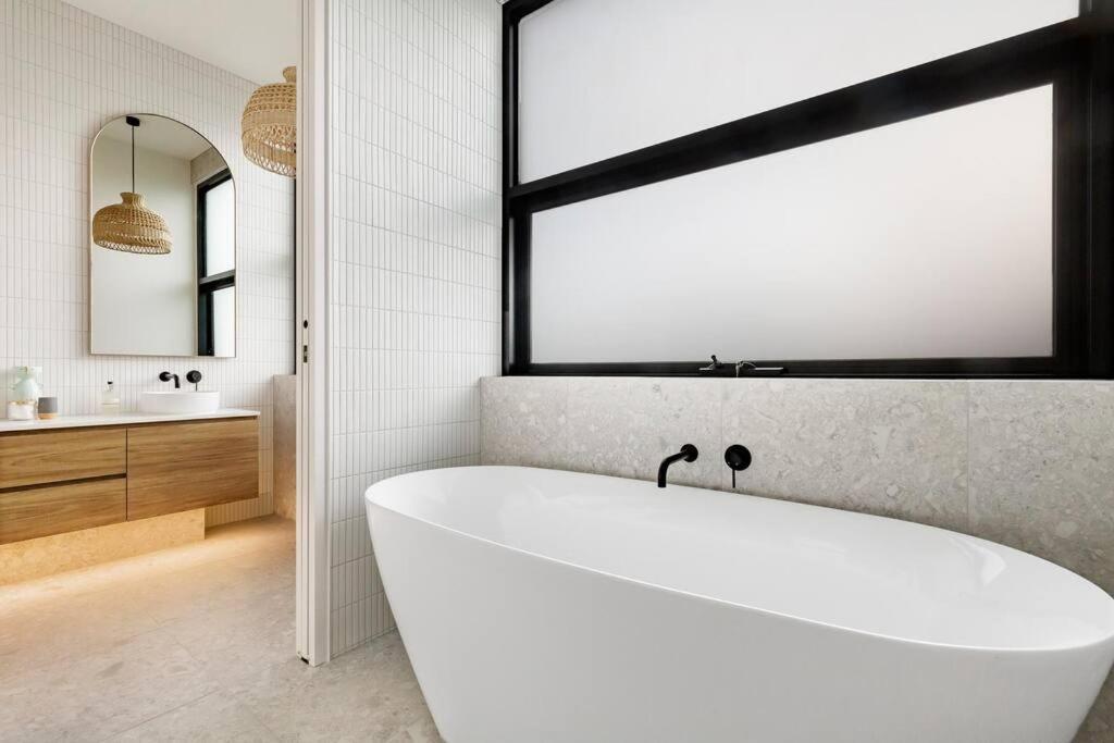 Kirks On Park - Brand New Luxury Home, Great Location ซอร์เรนโต ภายนอก รูปภาพ